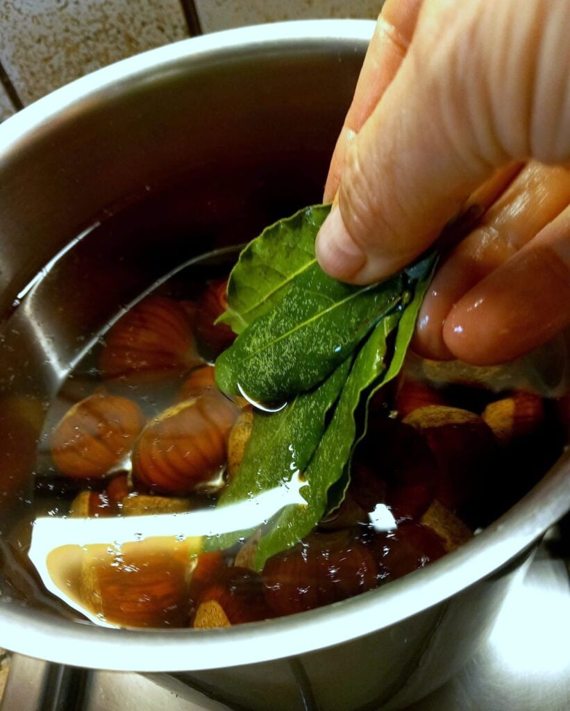 Chestnuts with bay leaves